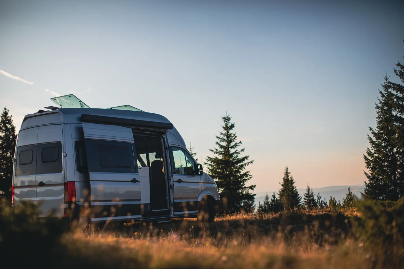 Wohnmobil von AGV Freizeit und Camping in der Landschaft